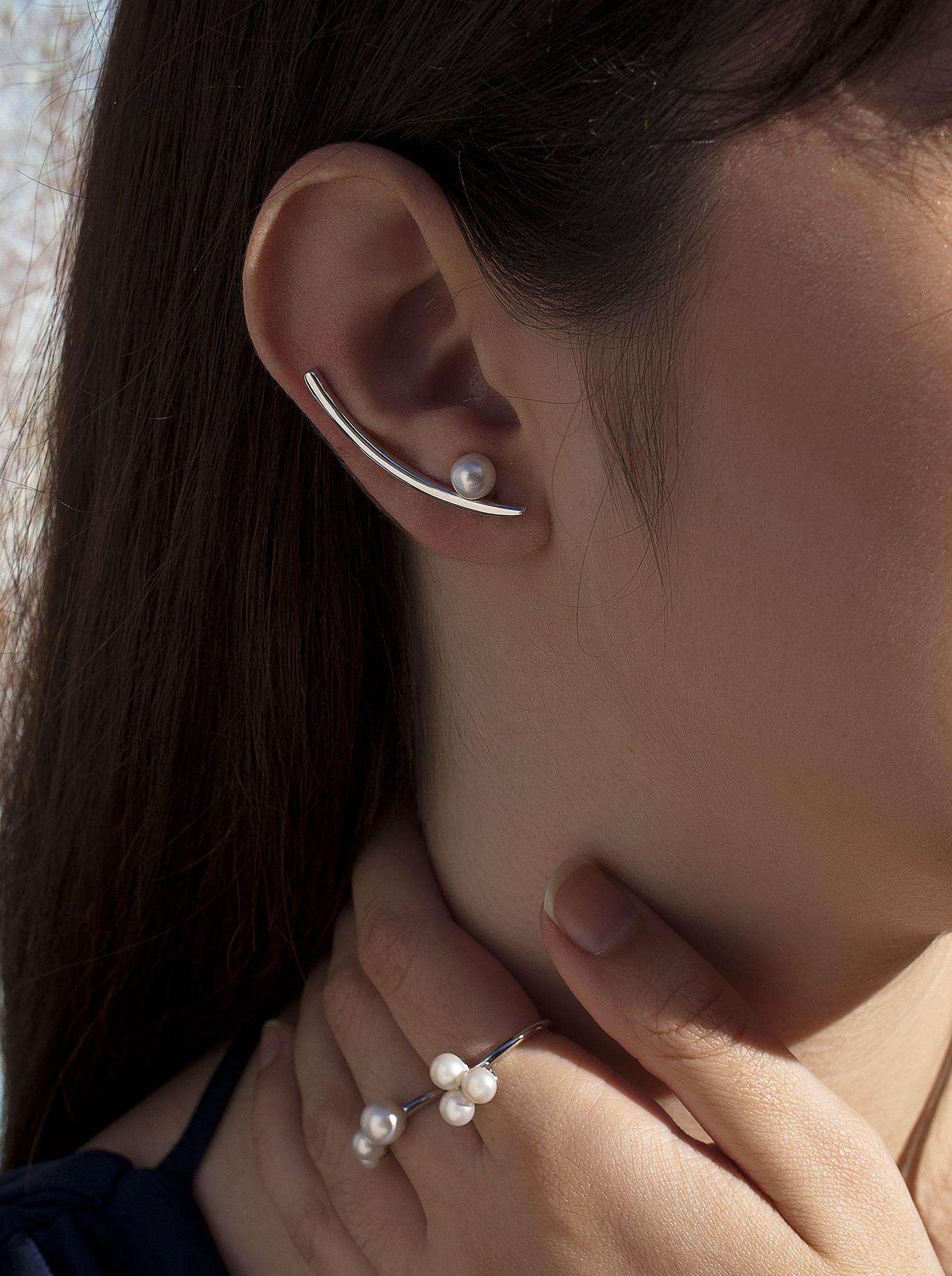 Pendientes trepadores de plata con una perla