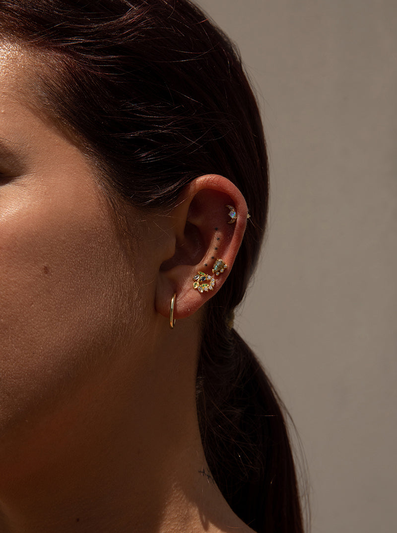 Piercing de plata bañado en dorado diseño luna ópalo y circonitas-LINEARGENT