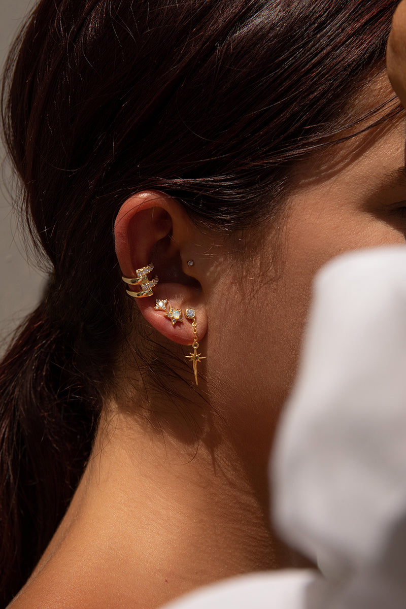 Piercing de plata baño dorado diseño destello con circonitas