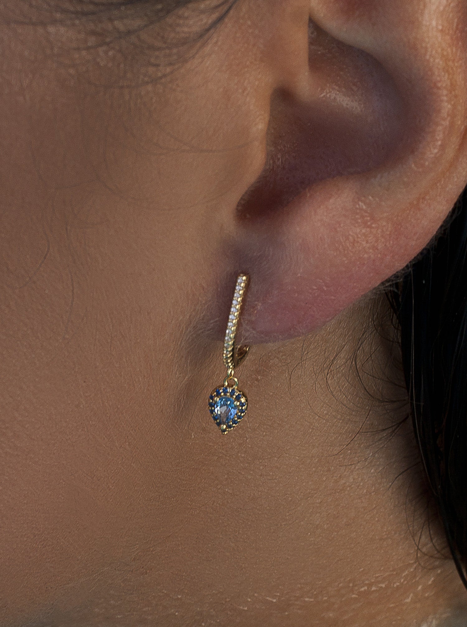 Ppendientes con colgantes diseño lágrima tono azul-LINEARGENT