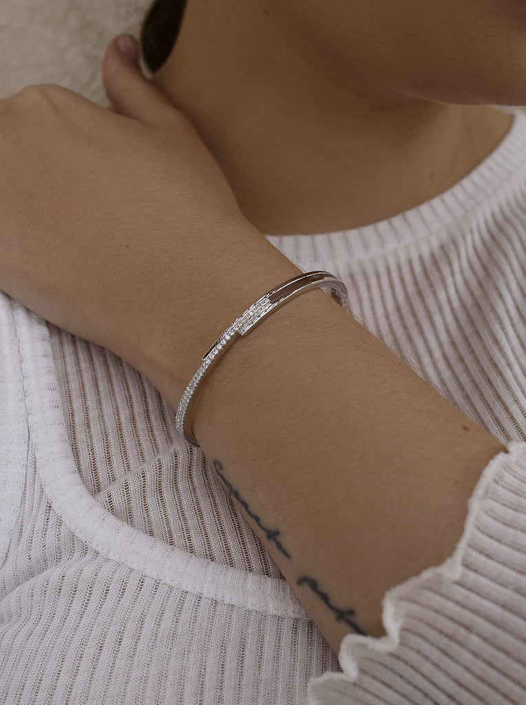 Pulsera de plata esclava fina con circonitas