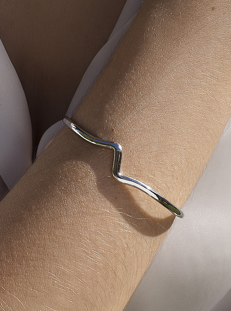 Pulsera esclava de plata diseño fino irregular-LINEARGENT