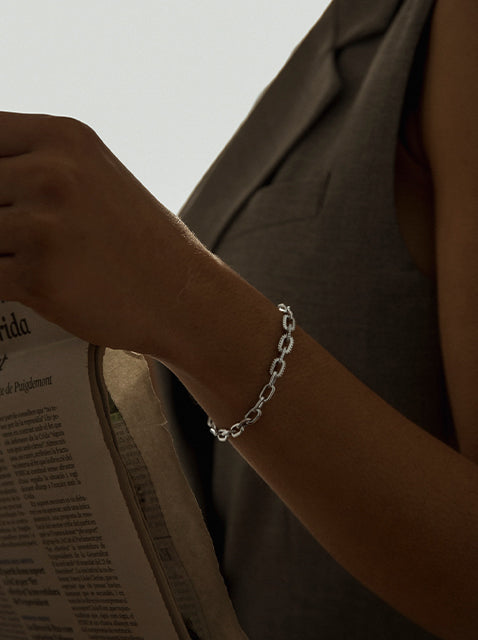 bracelet maillons argent avec design de chaîne et détail de zircons