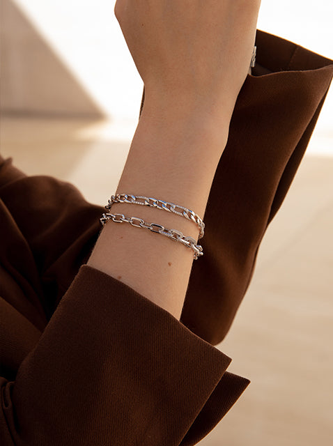 bracelet maillons argent avec design de chaîne et détail de zircons