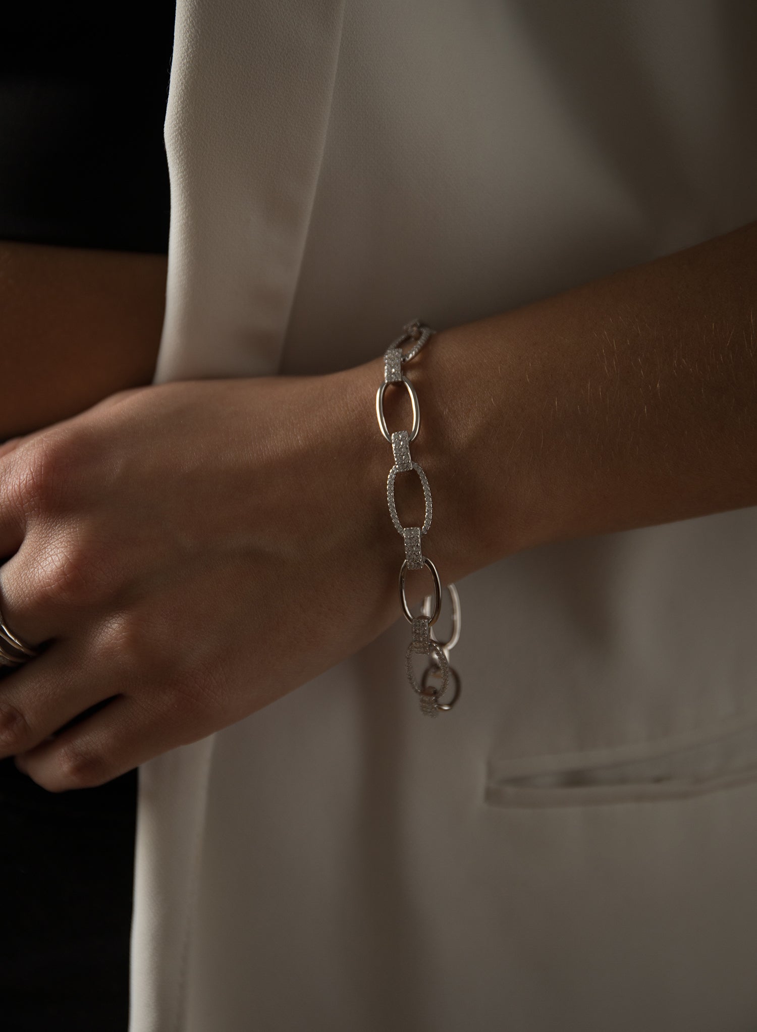 Pulsera eslabones plata diseño alterno con circonitas