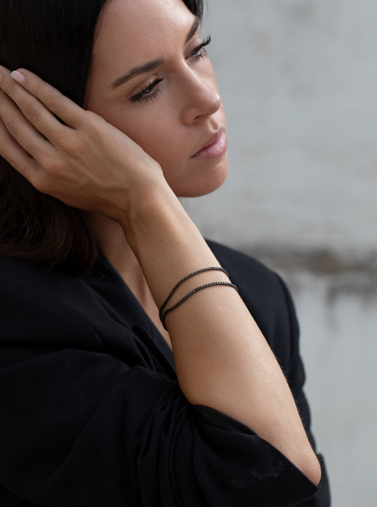 Pulsera riviere baño rutenio circonitas negras en talla princesa