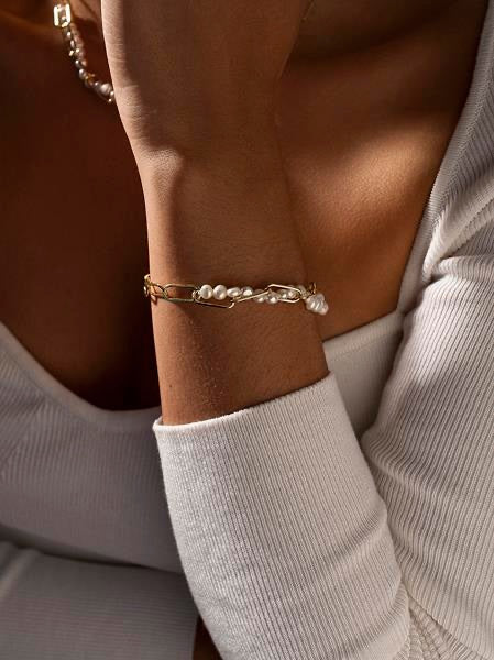 bracelets with pearls in silver combined with paper clip