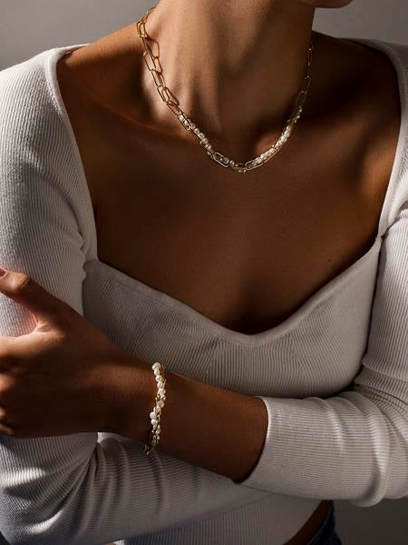 bracelets with pearls in silver combined with paper clip