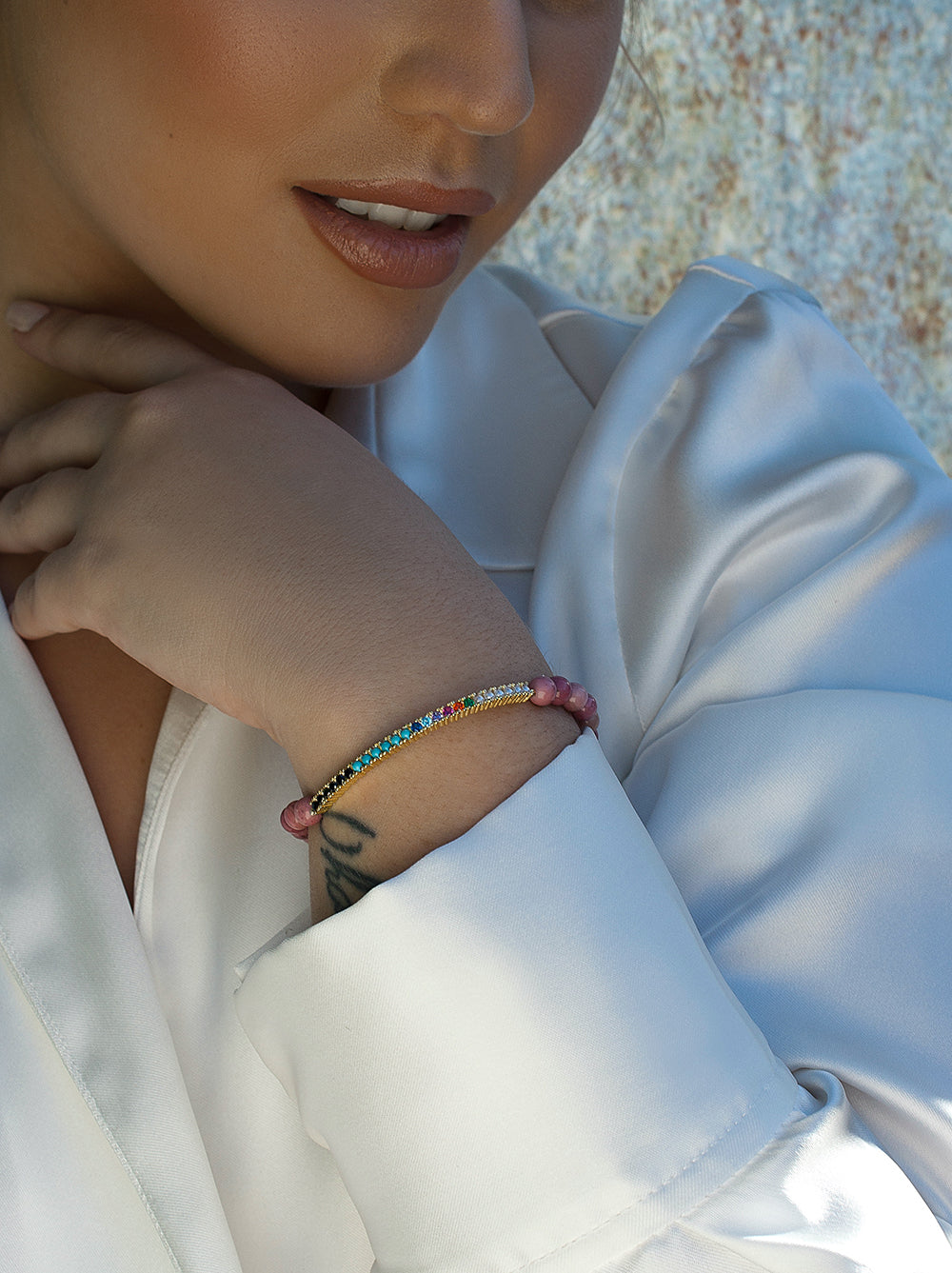 Pulseras de bolas en tonos rojizos con cenefa compuesta por perlas circonitas y bolas pequeñas