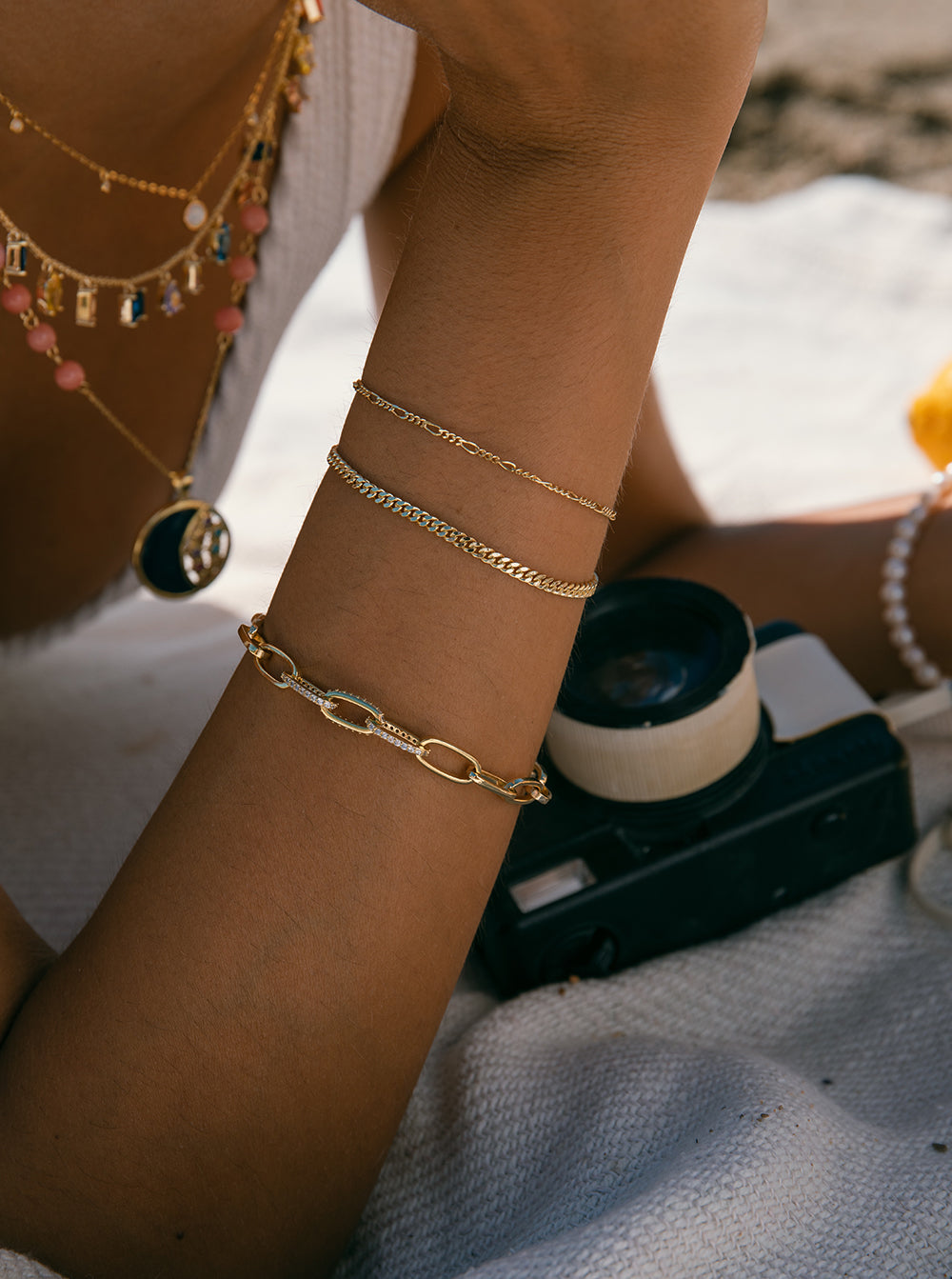 Pulseras finas de plata dorada diseño cadena