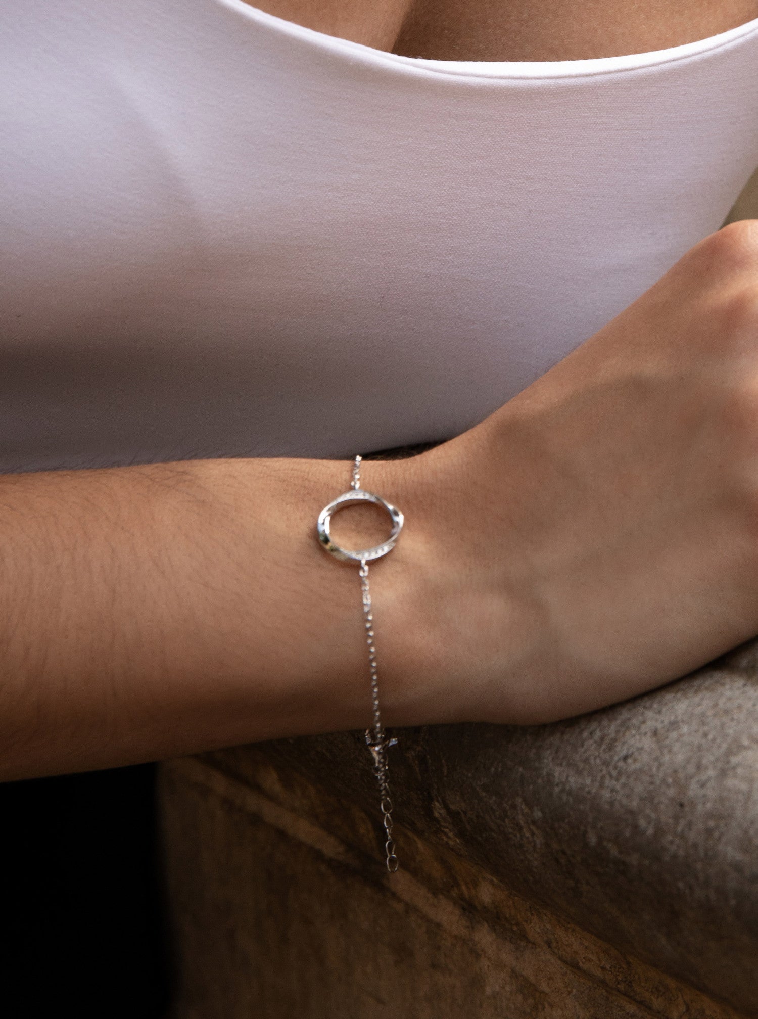 Pulseras finas diseño círculo envolvente y circonitas-LINEARGENT