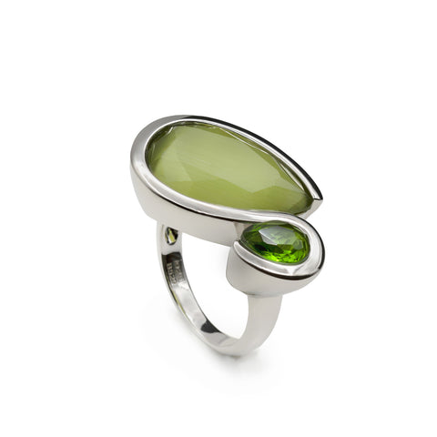 anillo de plata con piedras verdes en diseño moderno-LINEARGENT