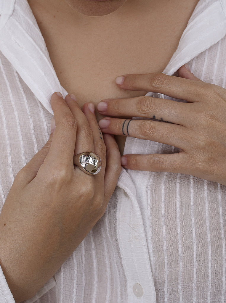 anillo grande de plata diseño orgánico