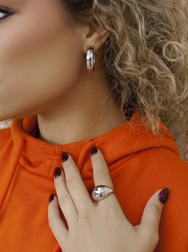 anillo grande de plata en forma de gota