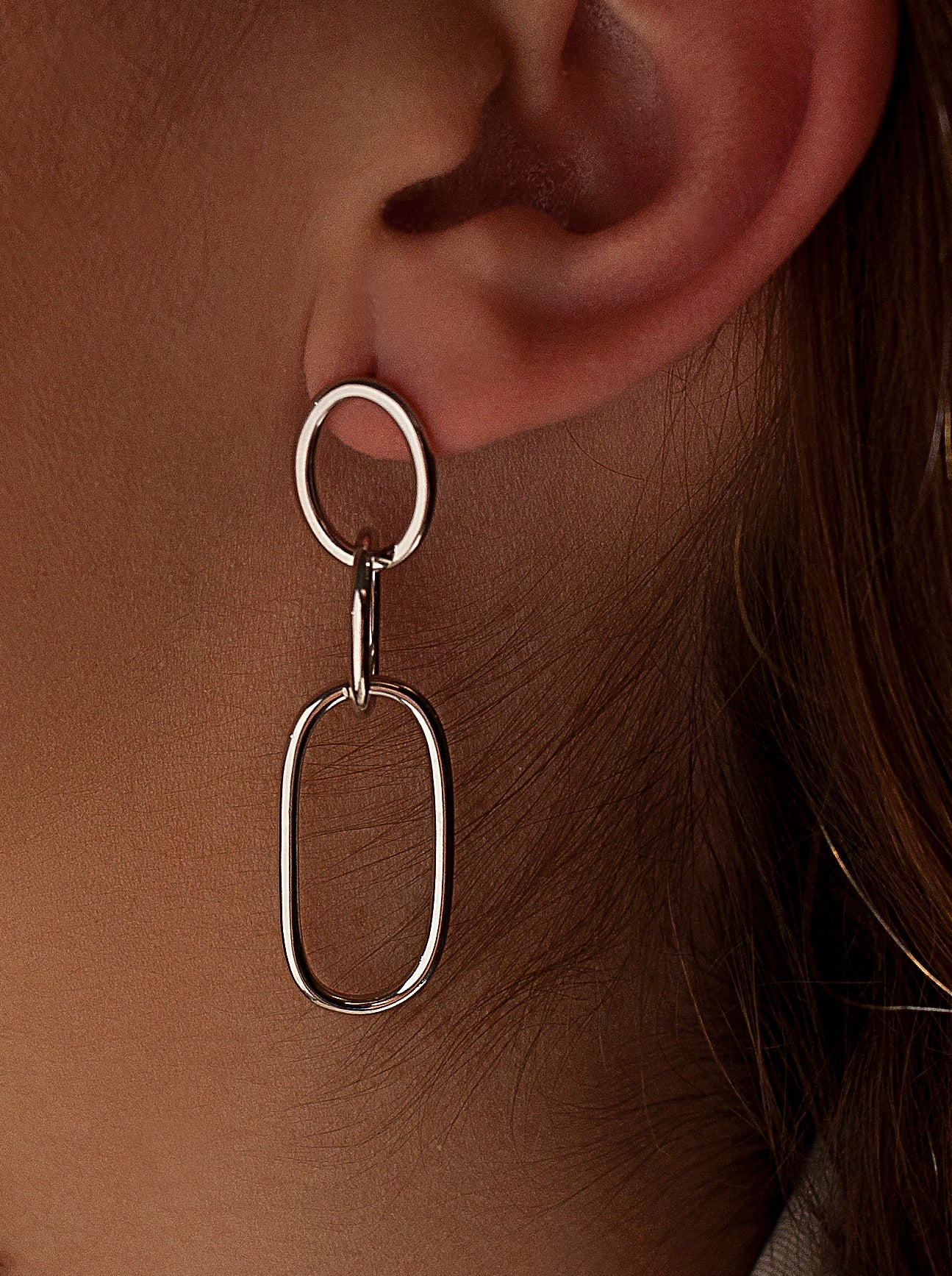 Long silver earrings link design