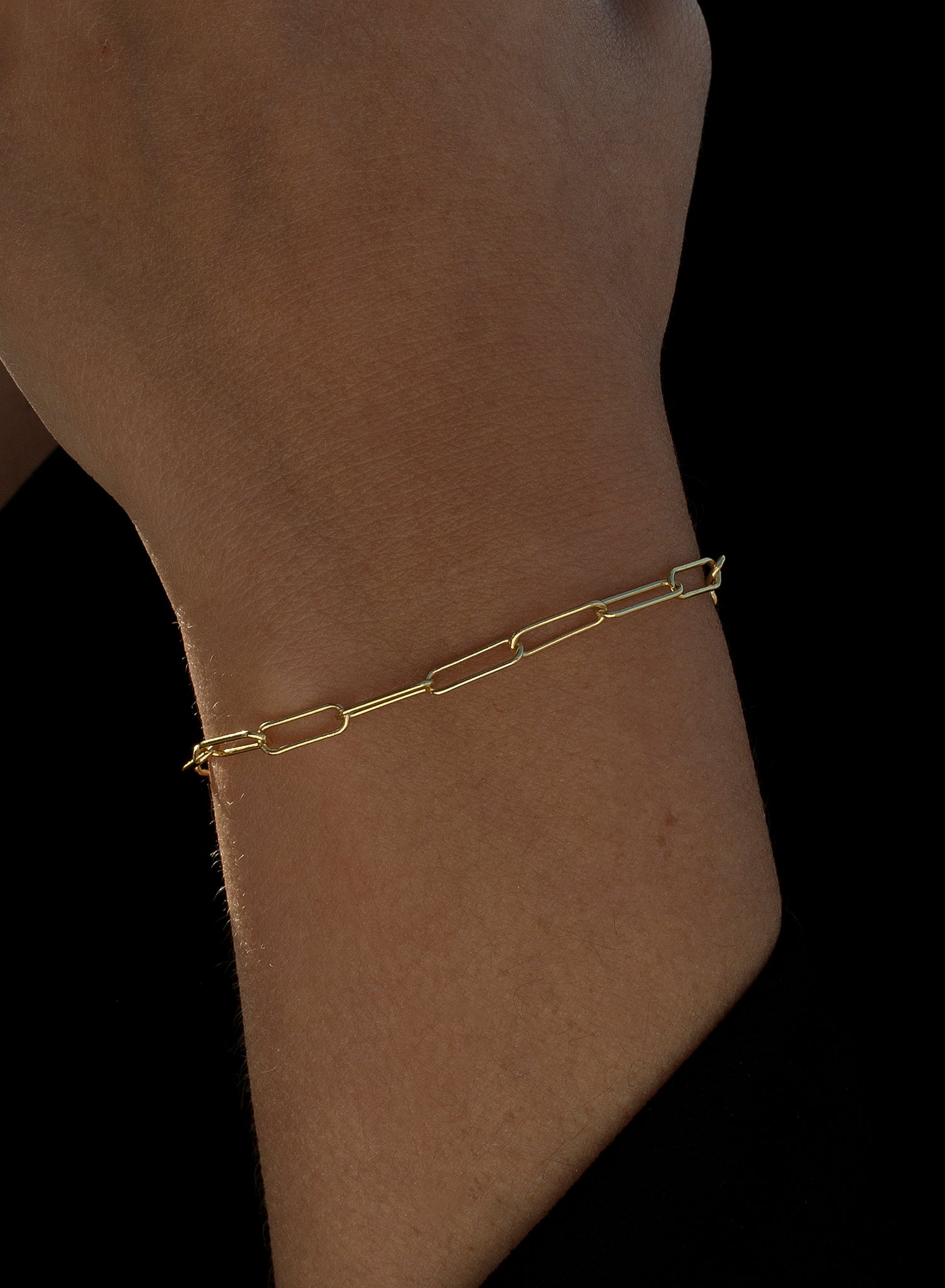 Pulsera · Pulseras finas de plat diseño cadena paper clip dorada