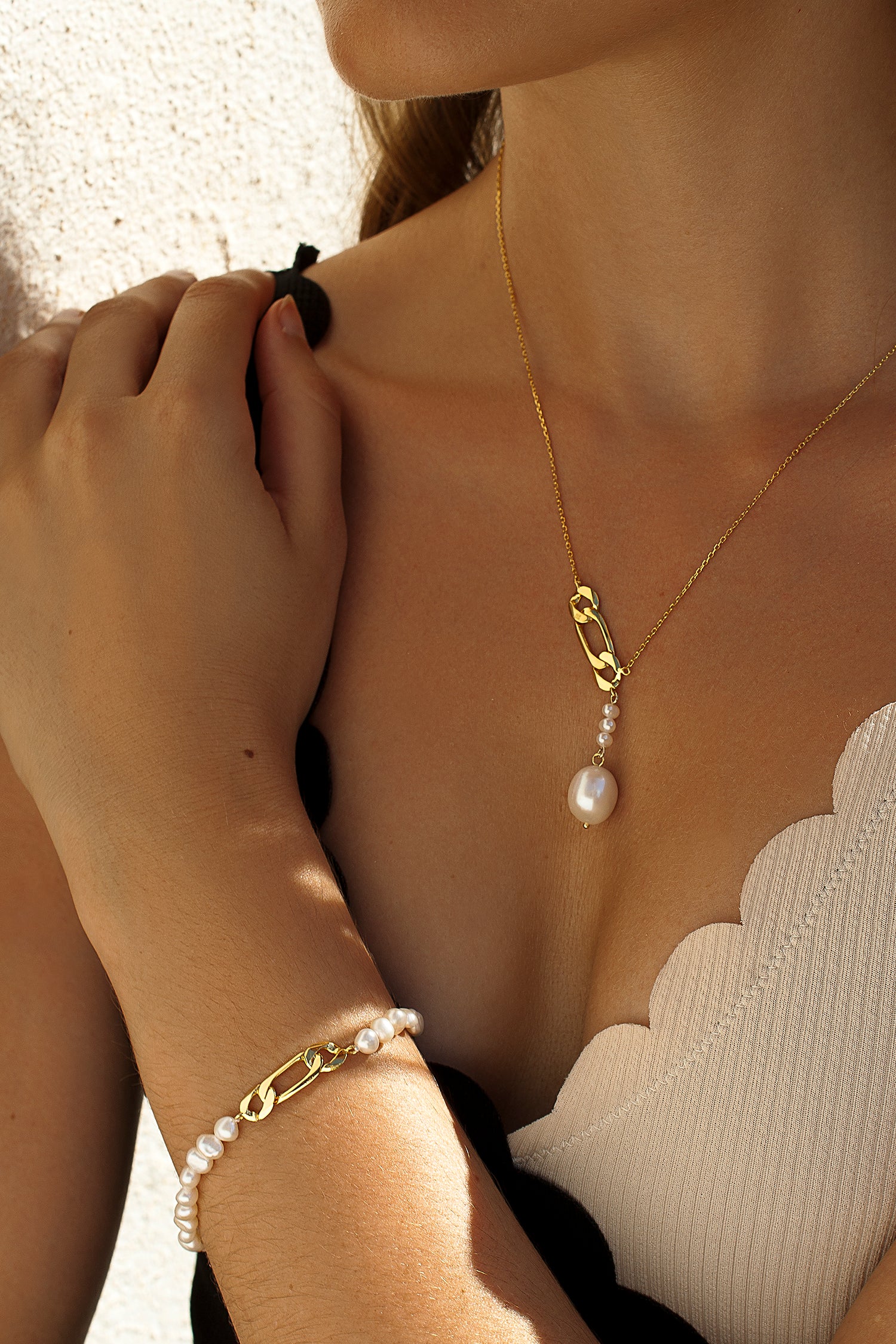 Pulseras de perlas diseño de eslabones dorados