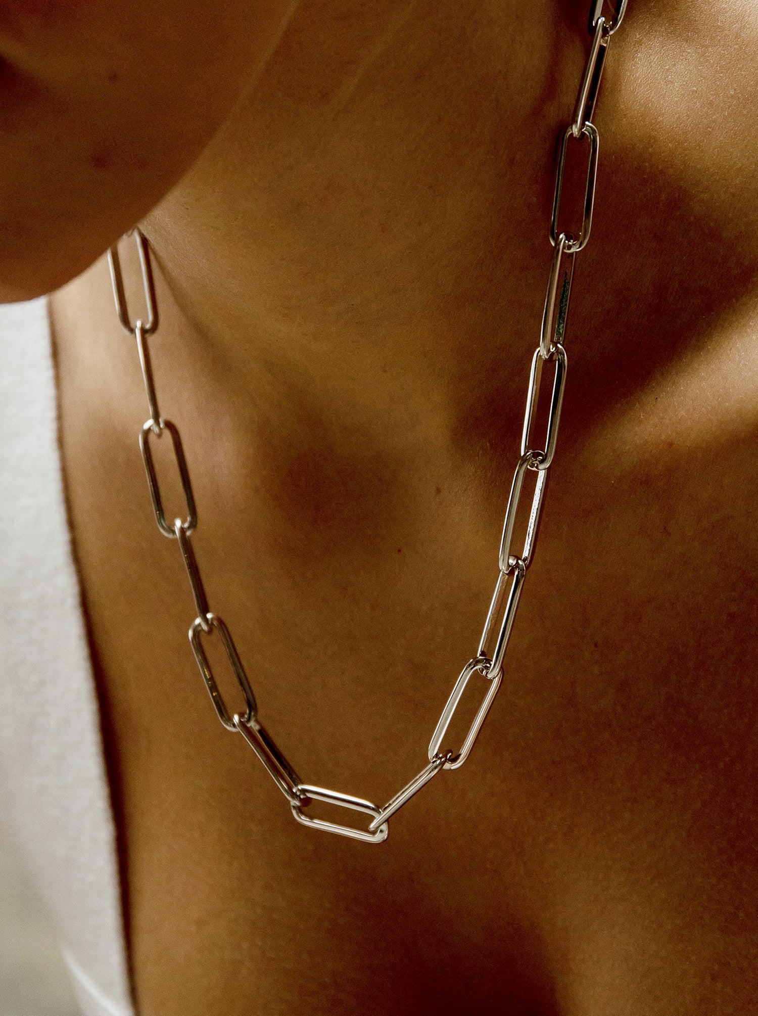 Silver plated link design chain necklace