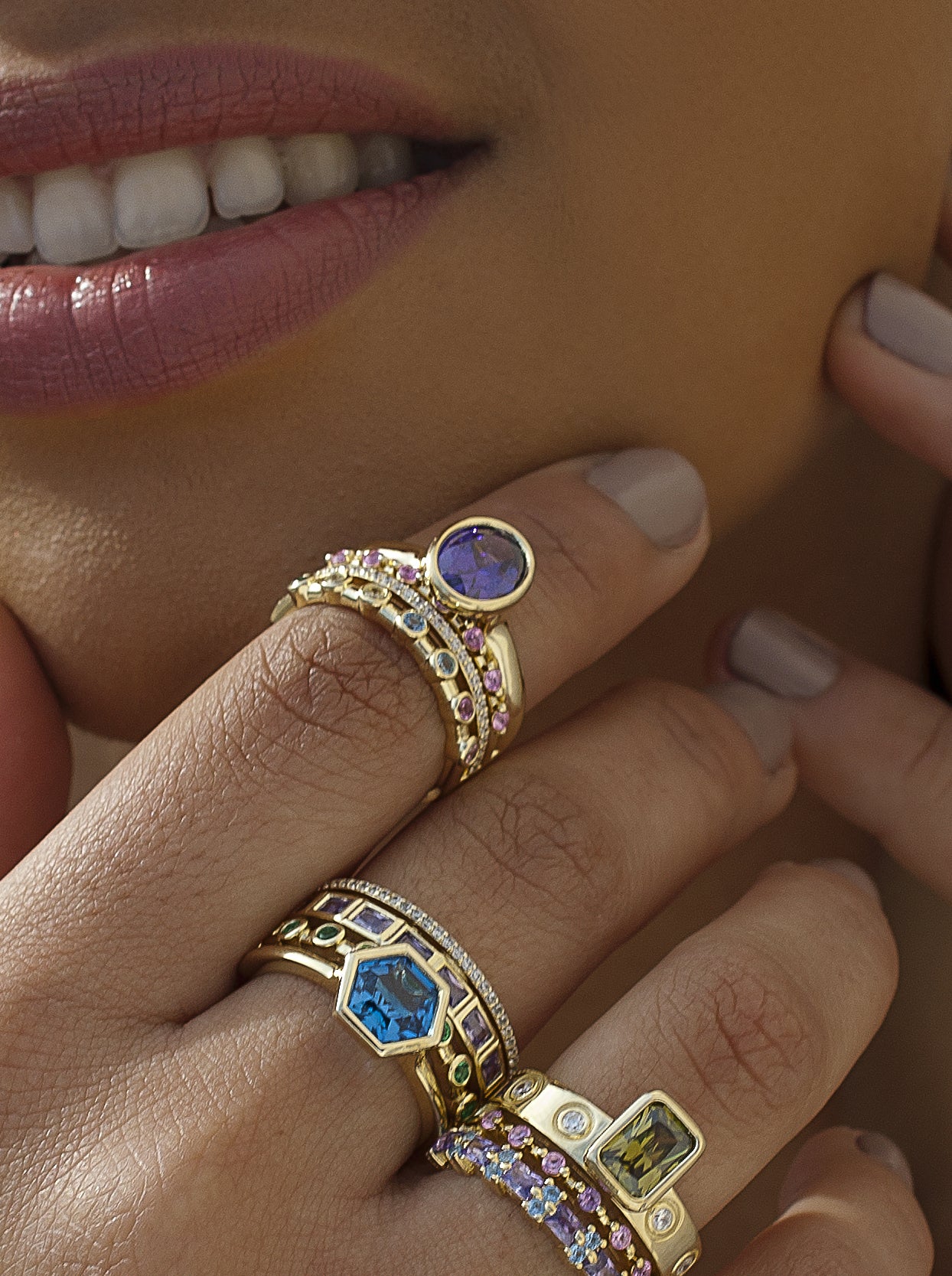 Rings with stones with oval central motif in purple tone