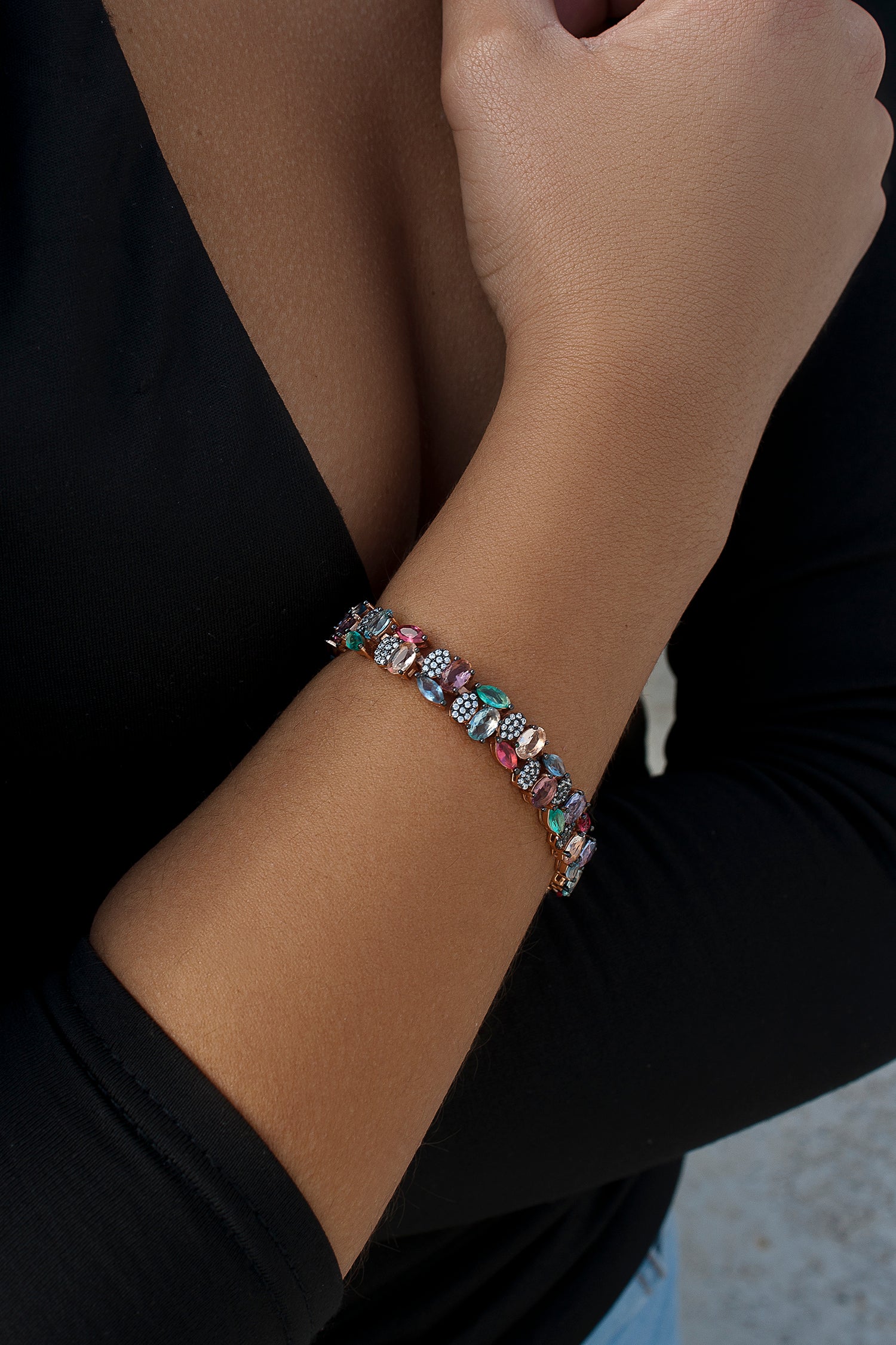 Bracelet - Bracelets with stones in brilliant tones and zircons