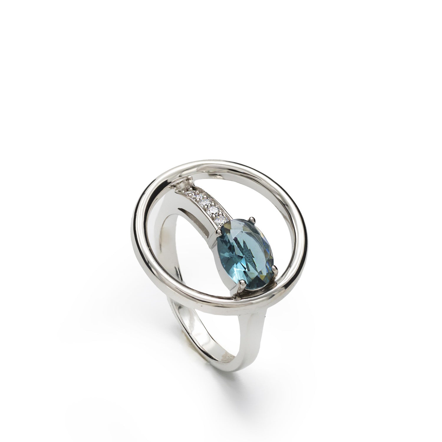 Ring - Circular design rings with gemstone in blue tone