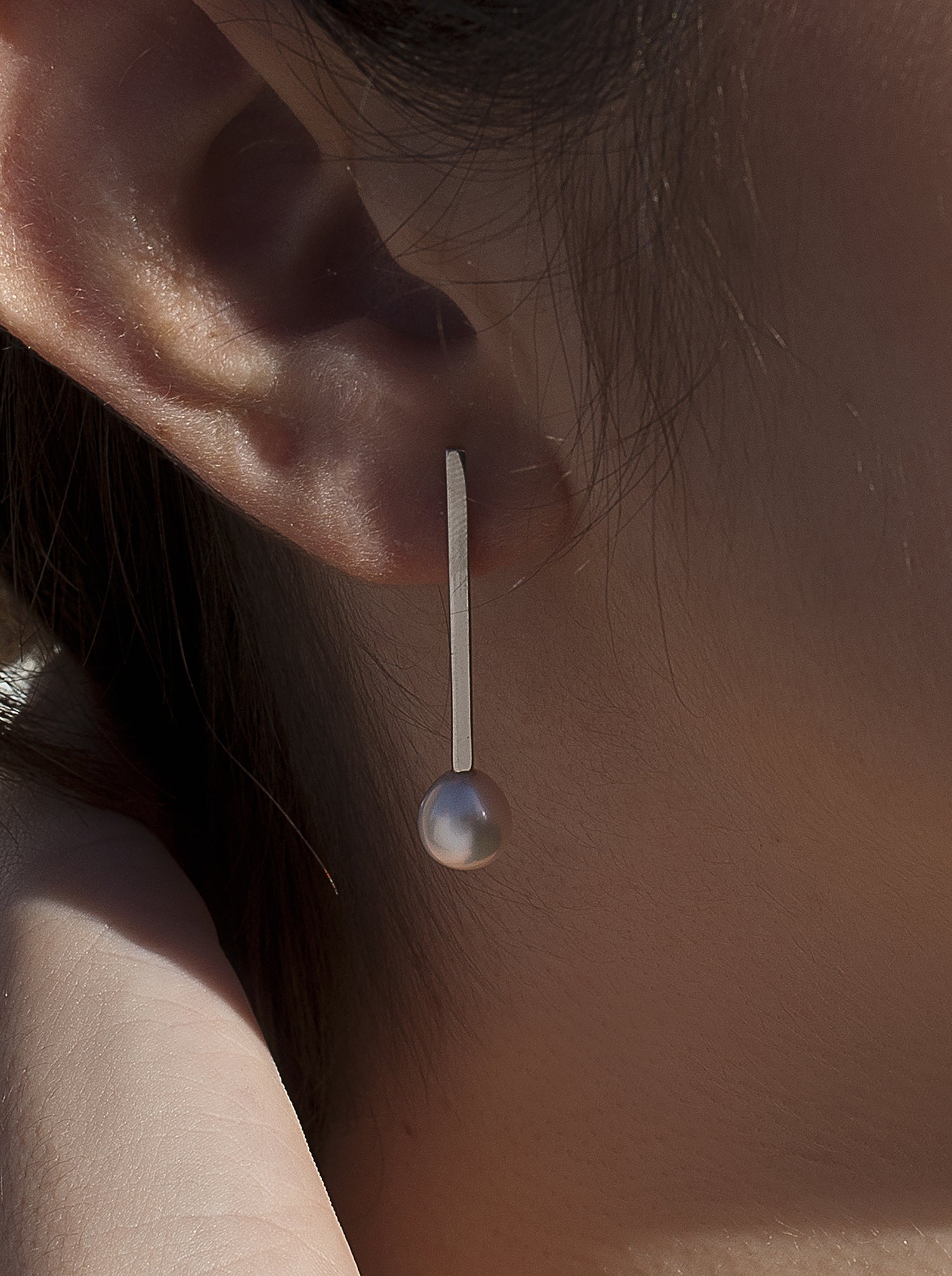 Pendientes perla de plata estilo minimalista