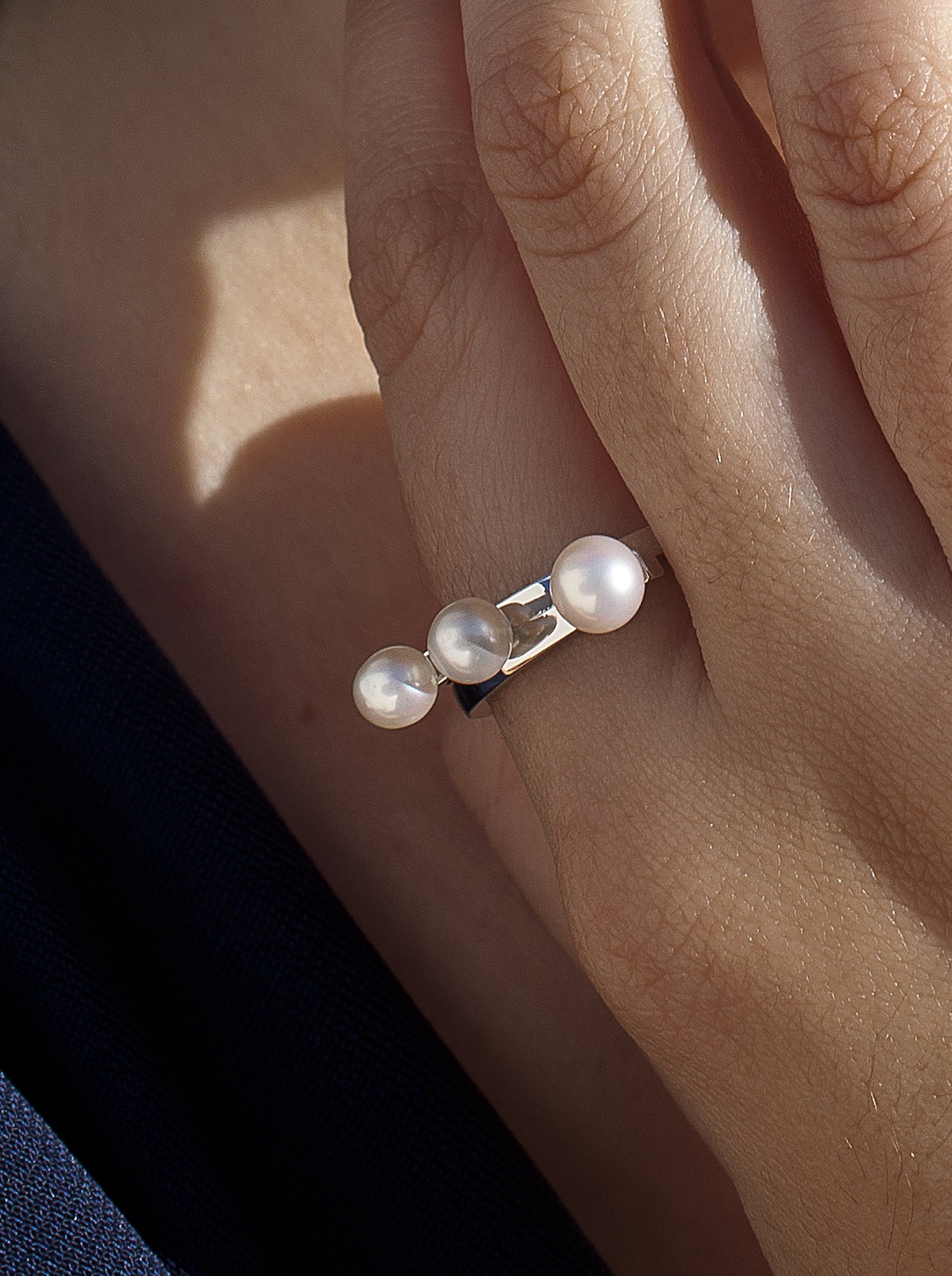 Anillos con perlas diseño minimalista triple perla