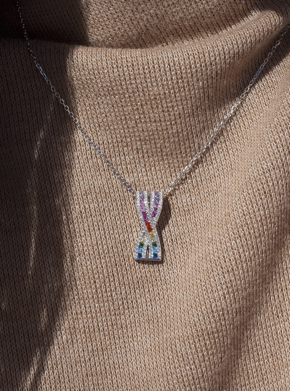 Necklaces with stones design multicolored crossed rails