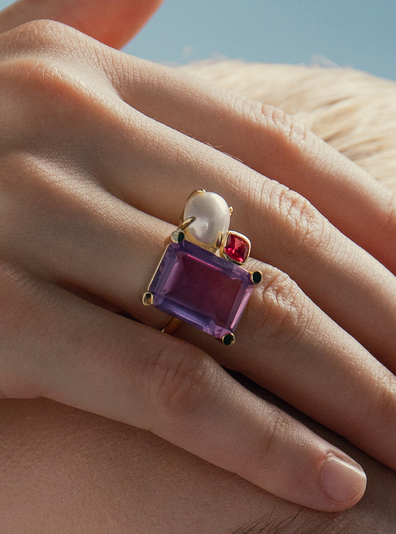 Rings with stones geometric design in purple tones