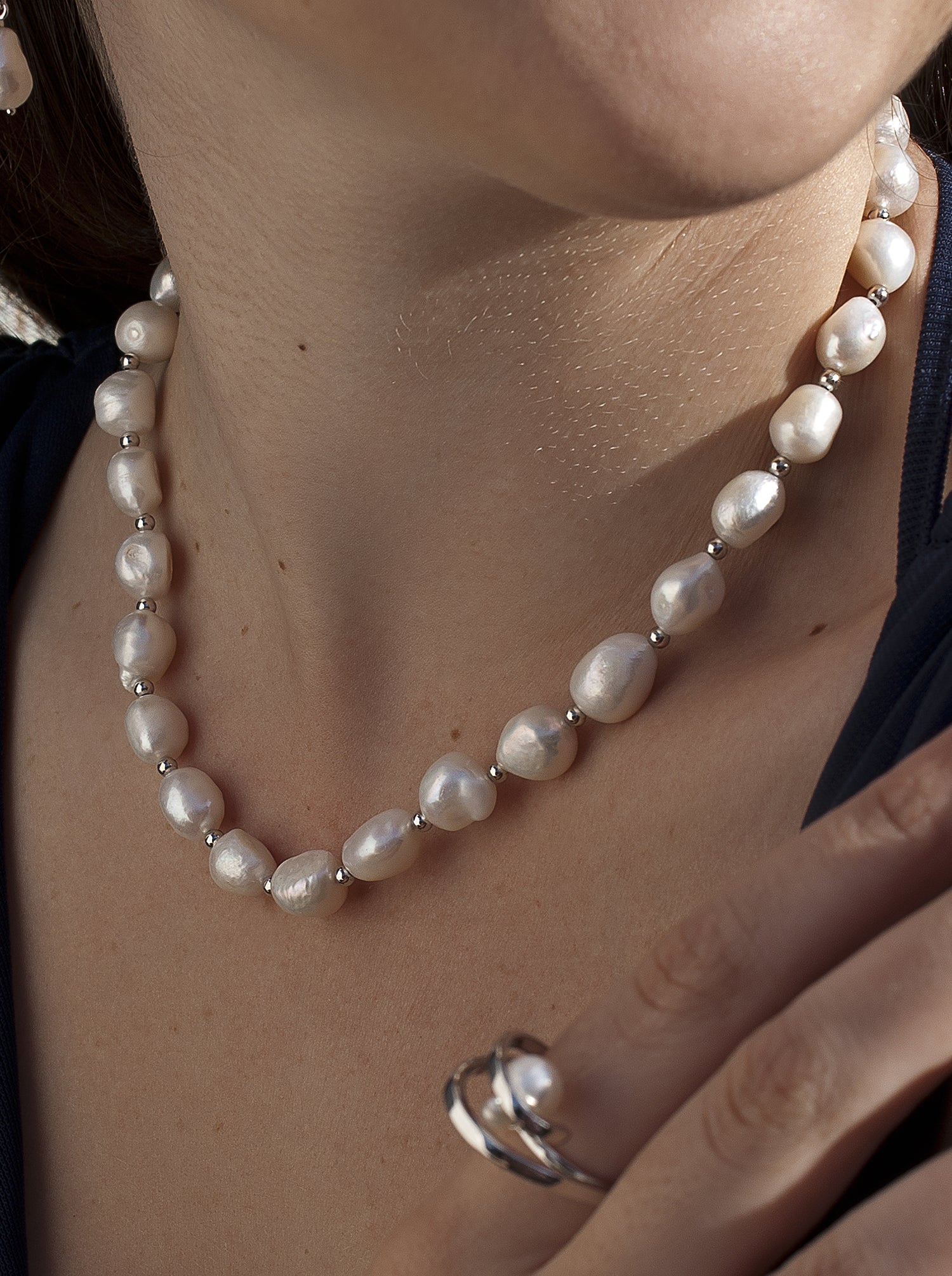 Collares cortos de plata diseño de perla barroca