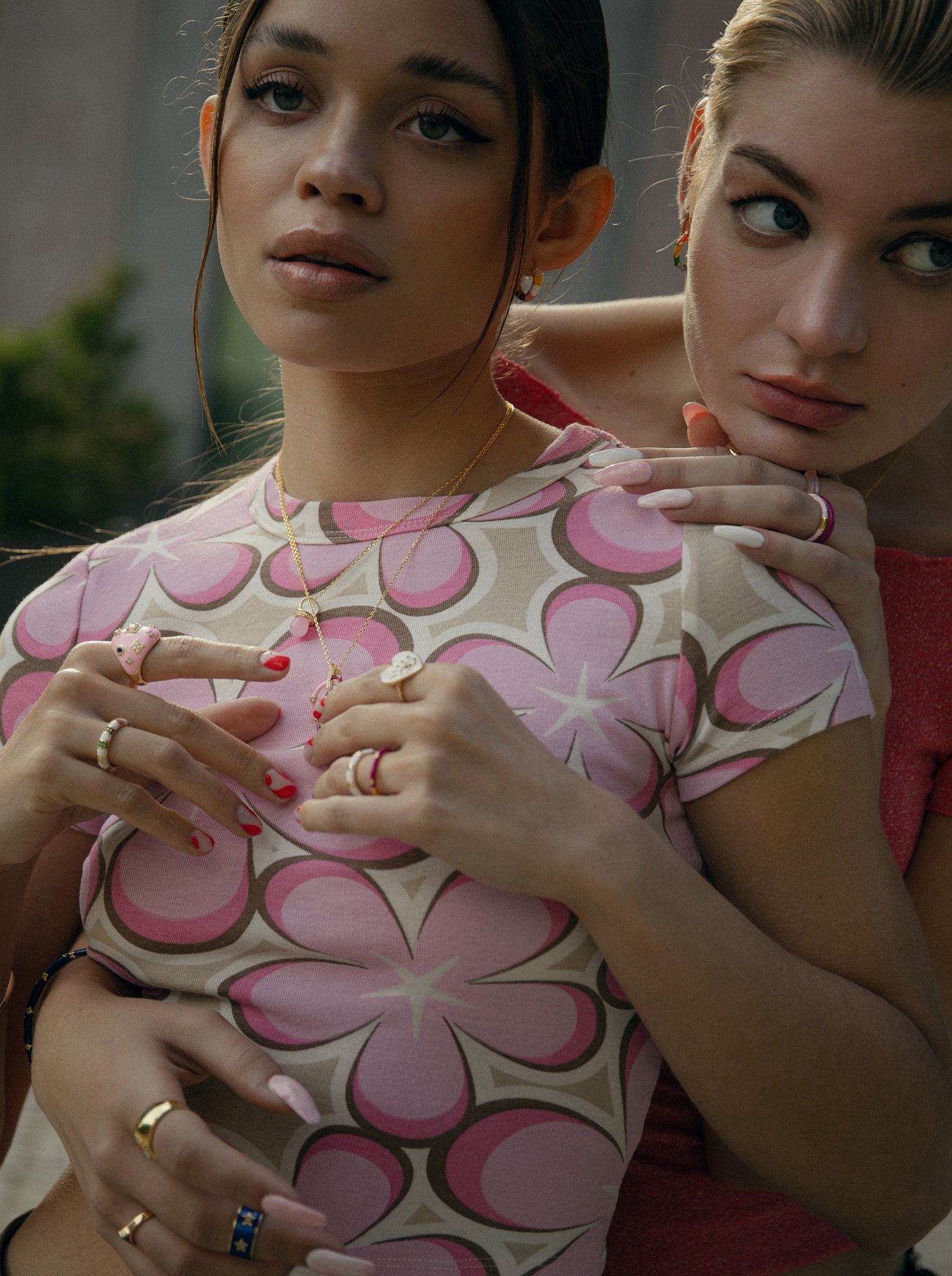 Anillo esmalte diseño de corazón y ojo de circonitas