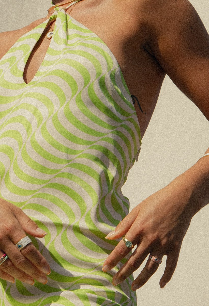 Anillo esmalte rosa diseño de cenefa con dibujo de ojo