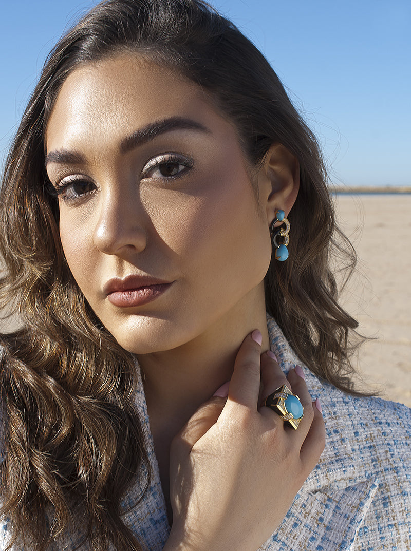 Anillo sello diseño rectangular con circonitas y esmalte