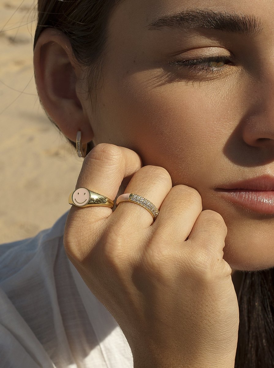 bague timbre design sourire avec émail et  de or