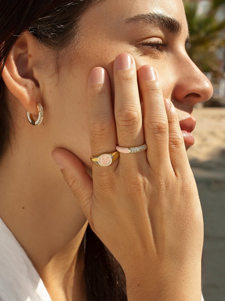 bague timbre design sourire avec émail et  de or