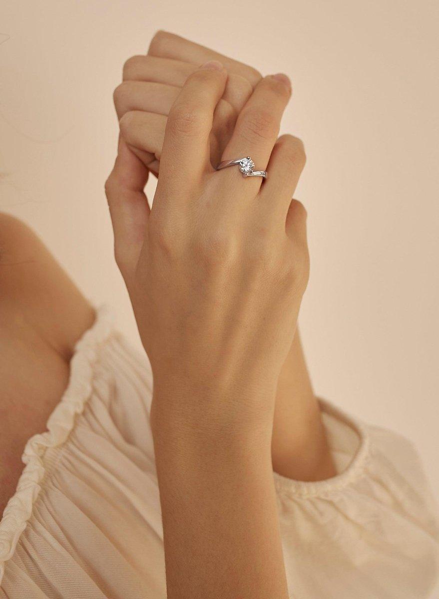 bague solitaire de argent design en arc de cercle avec quartz adamantine-LINEARGENT