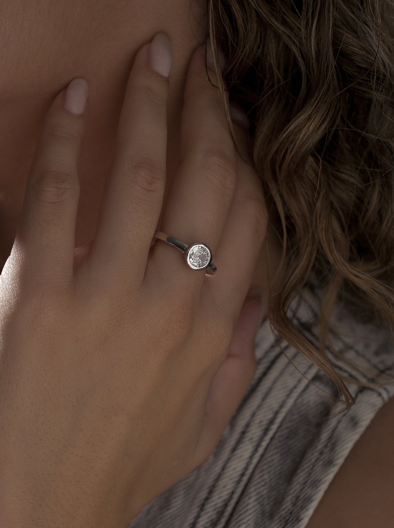 bague solitaire design cercle avec LINEARGENT