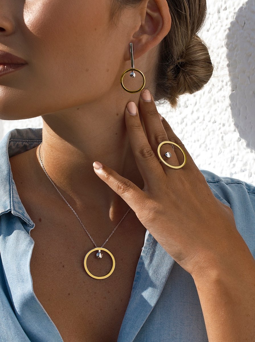 Anillos bicolor diseño circular y carriles en plata lisa