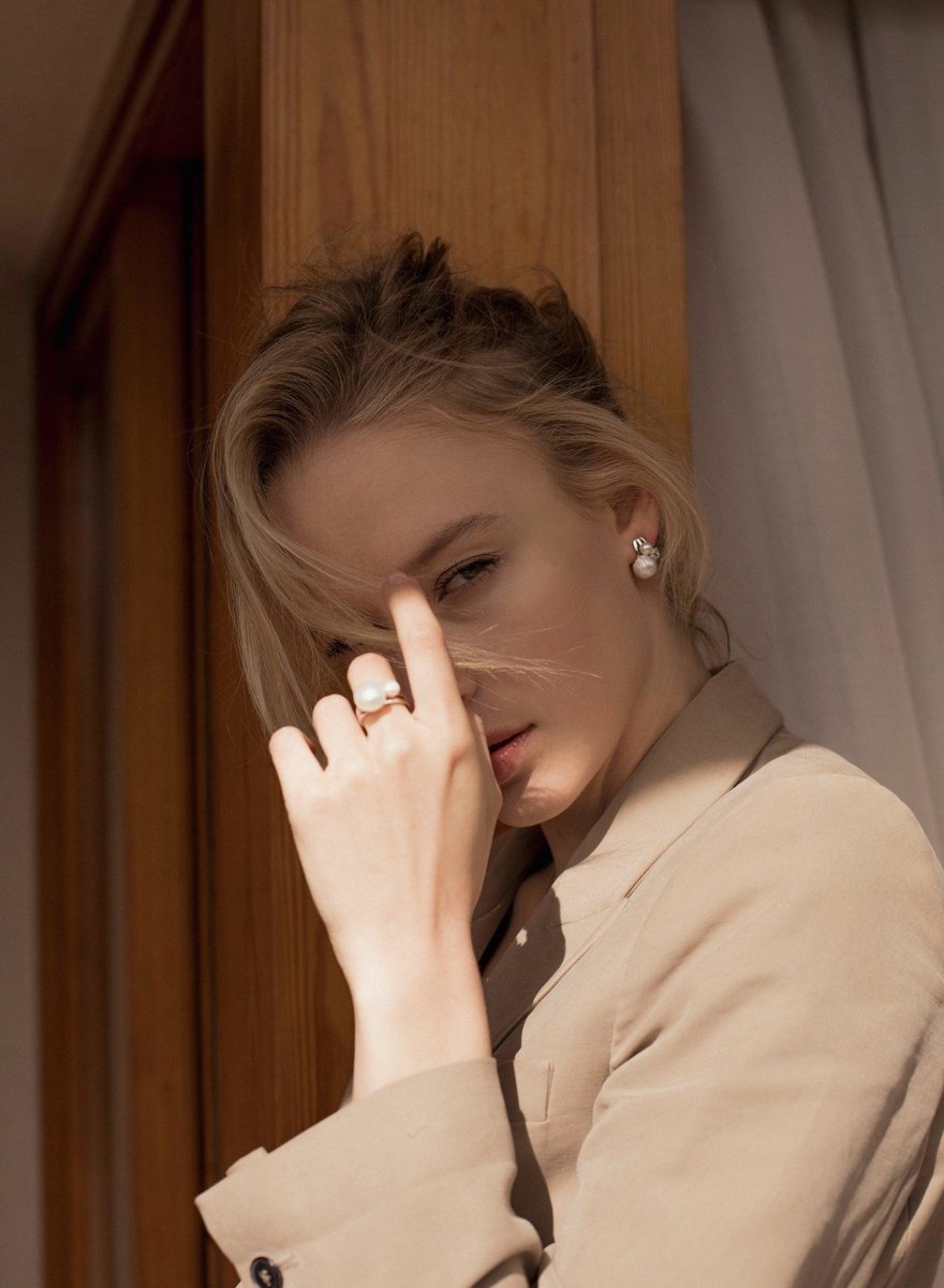 Rings with triple motive silver pearls