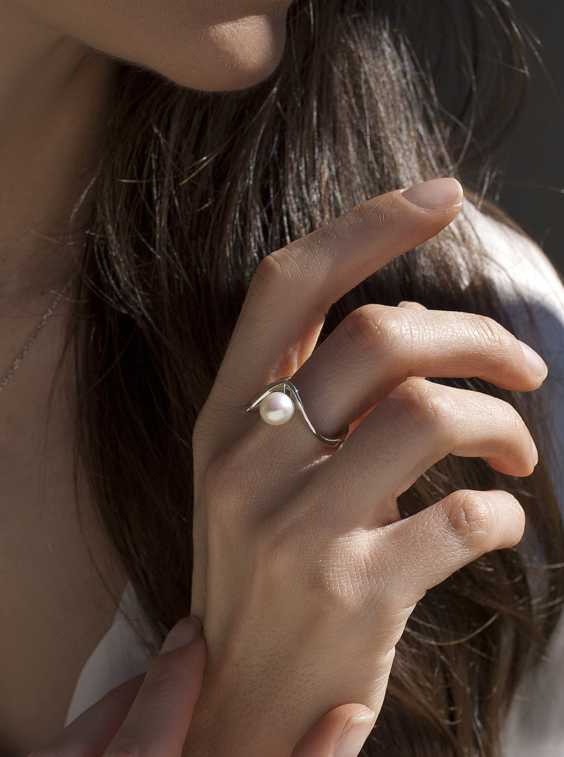 Anillos con perlas de plata diseño ondulado-LINEARGENT