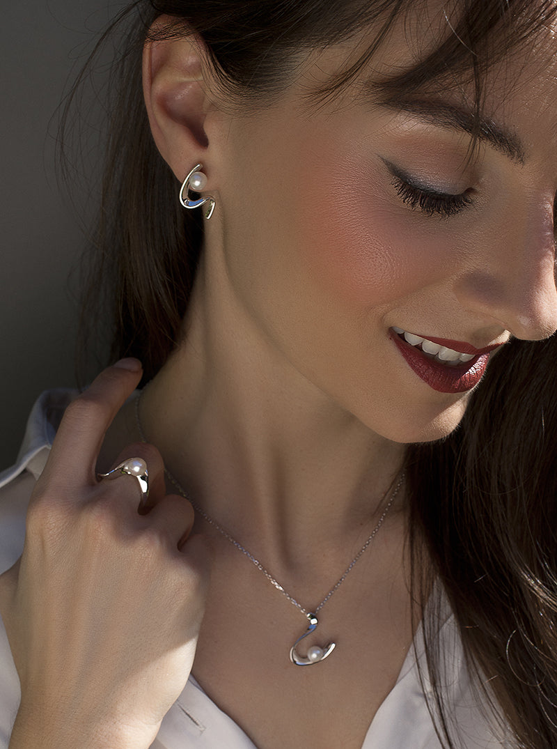 Anillos con perlas de plata diseño ondulado-LINEARGENT