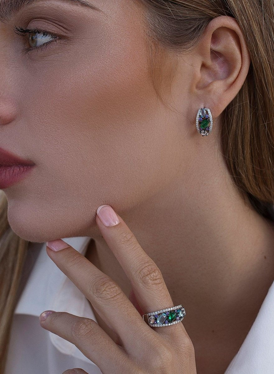 Anillos con piedras cristalinas diseño de mosaico