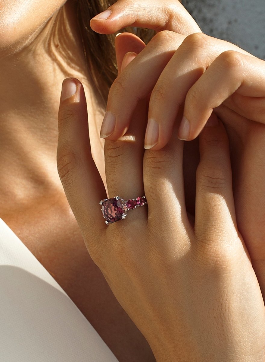 Rings with stones de colours design of fuchsia gems