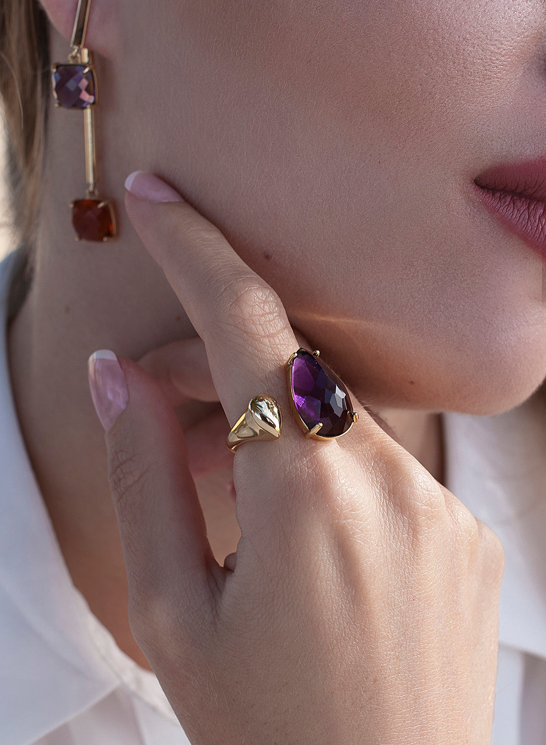 Rings with stones design from quartz adamantine sapphire