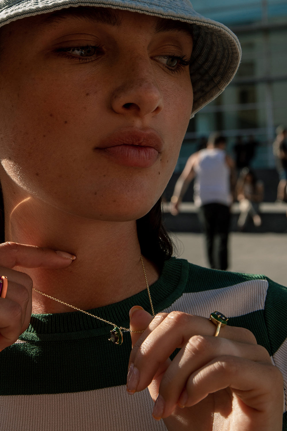 Rings with stones design drop with varnish Green