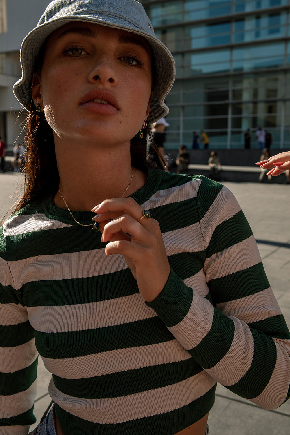 Rings with stones design drop with varnish Green