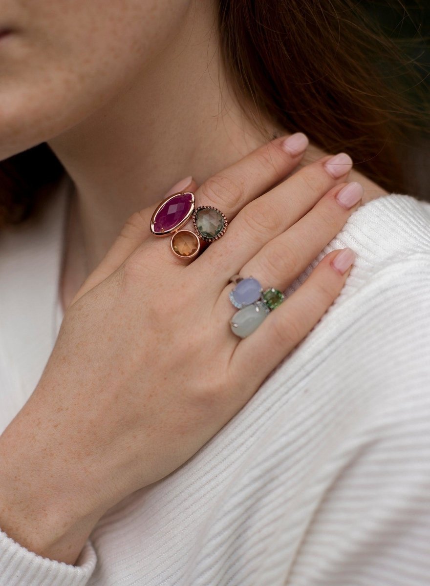 Bagues avec pierres design de trois gemmes plaquées or