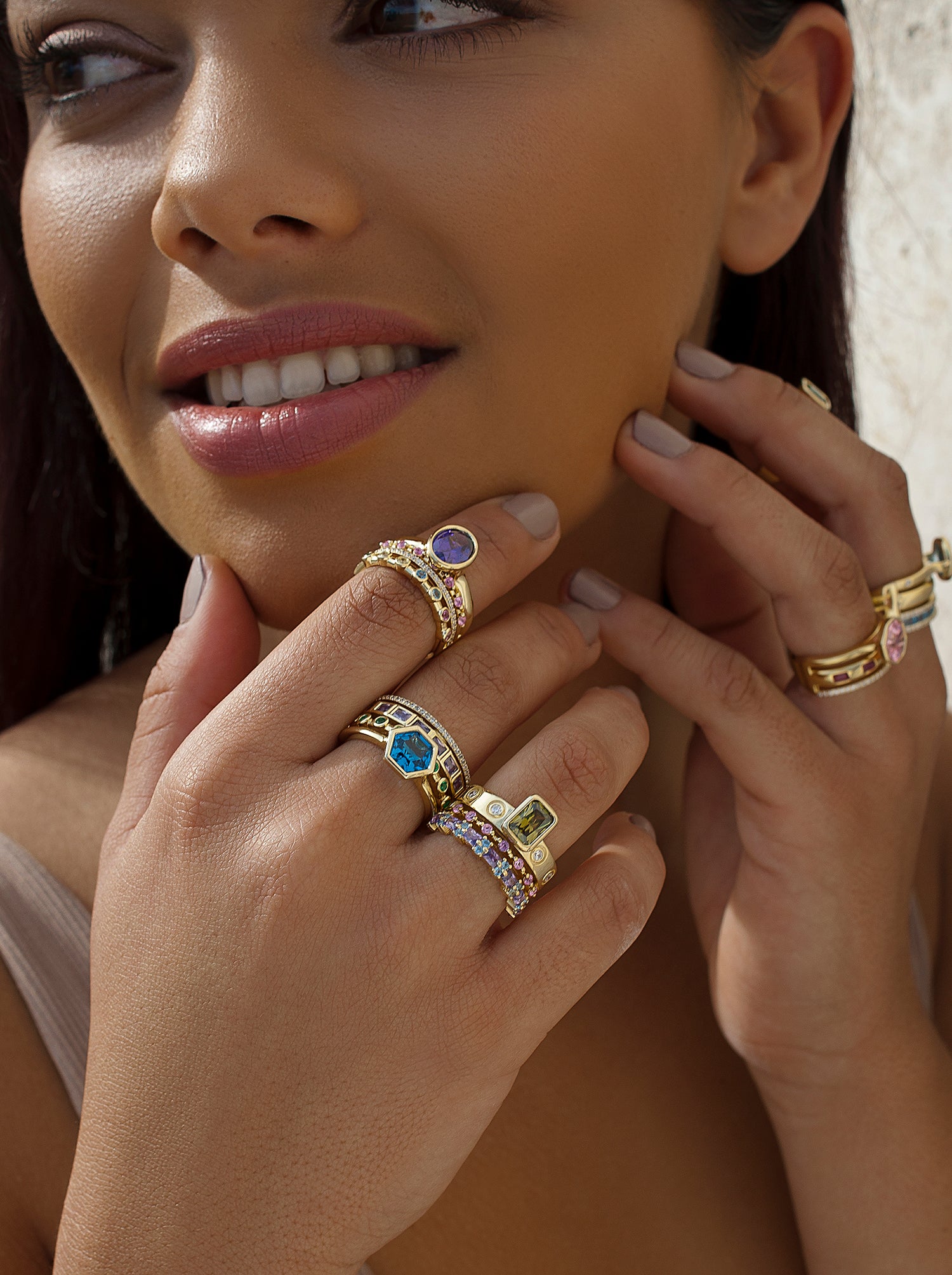 Rings with stones motive central exagonal tone Blue