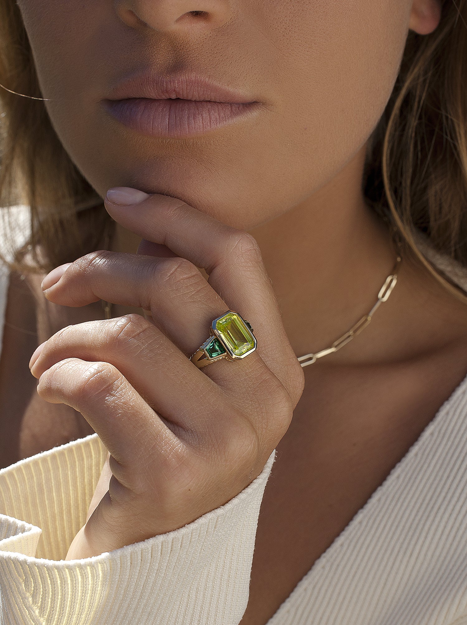 Anillos con piedras talla radiante en tono lima-LINEARGENT