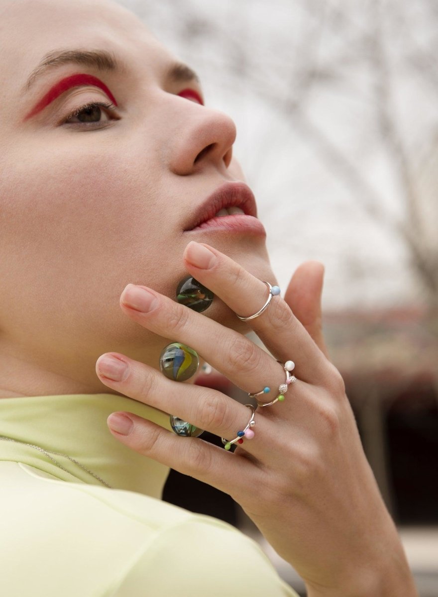 Anillos de diseño multiples railes con esmalte y circonita